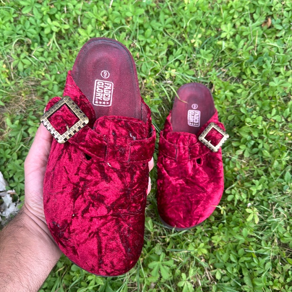 FADED GLORY Red velvet BUCKLE SLIDE SHOE SIZE 9
